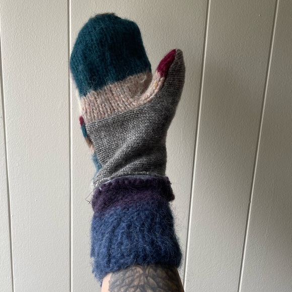 handmade colorful wool mittens - Picture 4 of 4